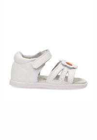 Sandalia de cuero blanca con diseño abierto, correa ajustable y decoración en forma de margarita con un centro naranja. Suela texturizada para mejor agarre.