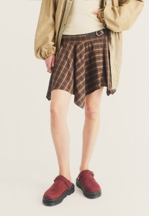 Dr. Martens, ZEBZAG MULE UNISEX - Pantolette flach - cherry red