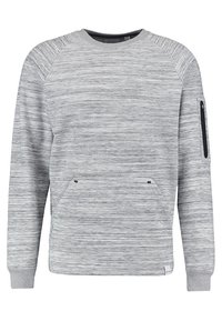 Sudadera gris con un patrón de textura jaspeada, puños acanalados, cuello redondeado y un bolsillo con cremallera en la manga.