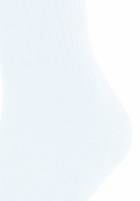 Baumwoll-Ankel-Socke in Hellblau, mit geripptem Muster und glatter Oberfläche. Klassisches Design mit einem subtilen Glanz.