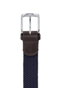 Tkaniany granatowy pasek z brązowym skórzanym uchwytem, prostokątną srebrną klamrą i wytłoczonym detalem "ROZMIAR 90" na skórzanej części.