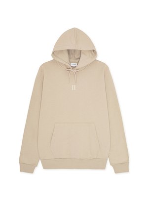 Bézs kapucnis pulóver, elülső kenguruzsebbel, húzózsinóros kapucnival, bordázott mandzsettákkal, és fehér "II" nyomattal a mellkason.
