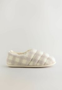 Fleece slippers in light gray with cream checks, featuring a padded design and soft lining for comfort. Flat rubber sole for stability.