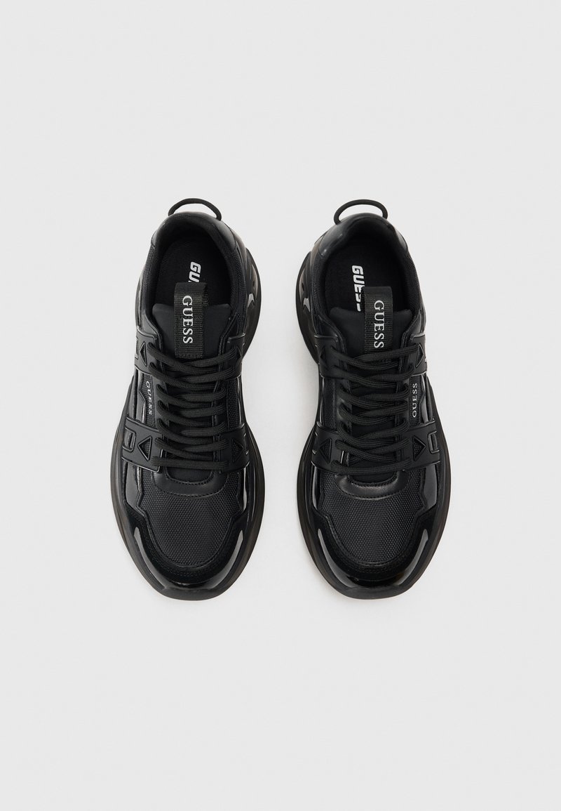 GUESS Chaze, Scarpe da Ginnastica Uomo