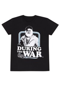 Sort bomulds T-shirt med et grafisk print af en mand med hvidt skæg, iført en frakke og holdende en pibe, samt teksten "UNDER KRIGEN."