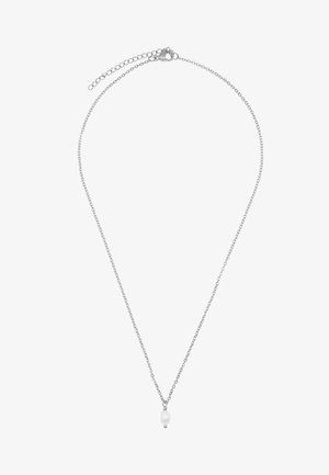 Silberne Kettenhalskette mit einem einzelnen weißen Perlenanhänger. Die Kette hat ein zartes Design mit einem Verschluss und einer verstellbaren Länge.