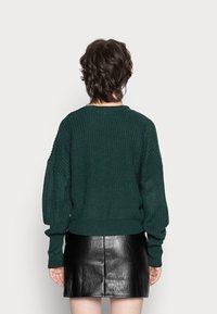 Vero Moda VMLEA V NECK CARDIGAN - Casaco de malha - sea moss
