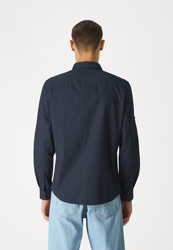 JEREMY DETAIL  - Shirt - sky captain2