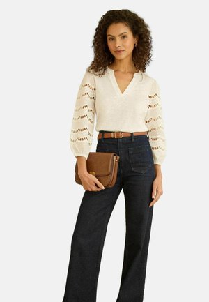 REGULAR FIT - BRODERIE 3/4 SLEEVE  - Pikkade varrukatega topp - ivory