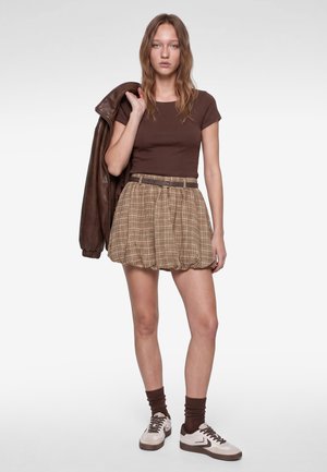 Koton, BOAT NECK T-SHIRT. - T-shirt basique - brown