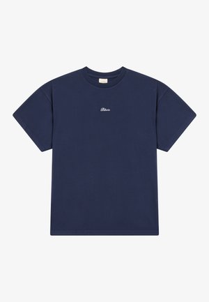 Marineblaue Baumwoll-T-Shirt mit kurzen �Ärmeln, Rundhalsausschnitt und weißem gesticktem Logo auf der Brust. Glatte Textur und lässiges Design.