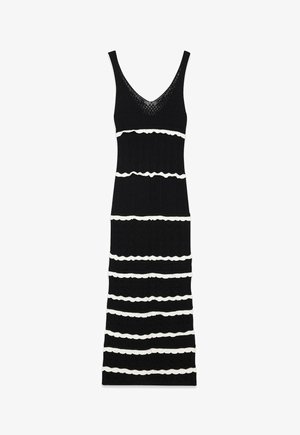 Schwarzes Strickkleid mit tiefem V-Ausschnitt, versehen mit horizontalen weißen Wellenstreifen, taillierter Silhouette und einem knielangen Design.