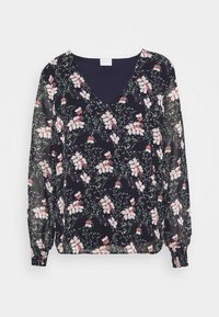 Bluzka z długim rękawem w granatowym, przezroczystym materiale z różowo-białym wzorem kwiatowym. Dekolt w kształcie litery V, z marszczonymi mankietami i elastycznym dołem.