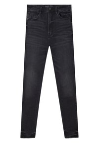 Jeans slim fit negros con ligero desvanecimiento, cierre frontal de botón y diseño de cinco bolsillos, mostrados sobre un fondo blanco.