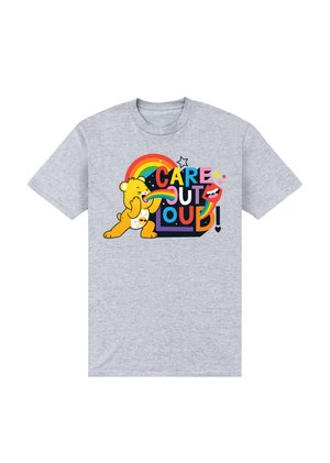 Camiseta de algodón gris con un gráfico colorido de un oso, un arcoíris y el texto "¡CUIDA EN VOZ ALTA!" con acentos y diseños divertidos.