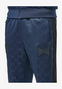 Niet geselecteerd, dark navy black