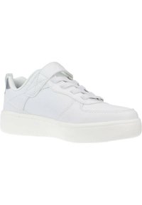 Witte sneakers met een glad leren bovenwerk, veters en klittenbandsluiting, een gevoerd kraagje en een gestructureerde rubberen zool.