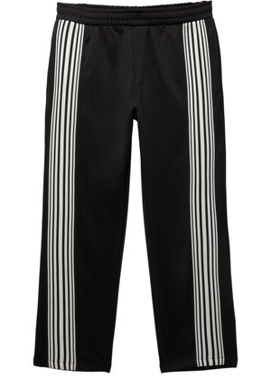 Pantaloni sportivi negri cu un tiv elastic, având trei dungi verticale albe pe fiecare parte pentru contrast și un design elegant.
