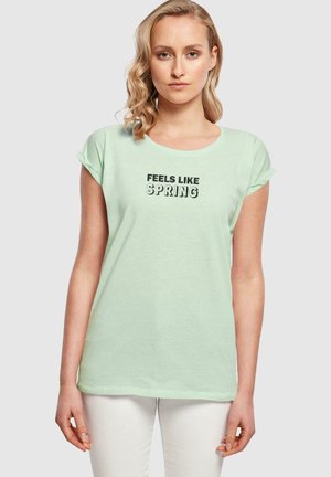 Merchcode SPRING FEELS LIKE EXTENDED SHOULDER - T-shirts med print - neo mint