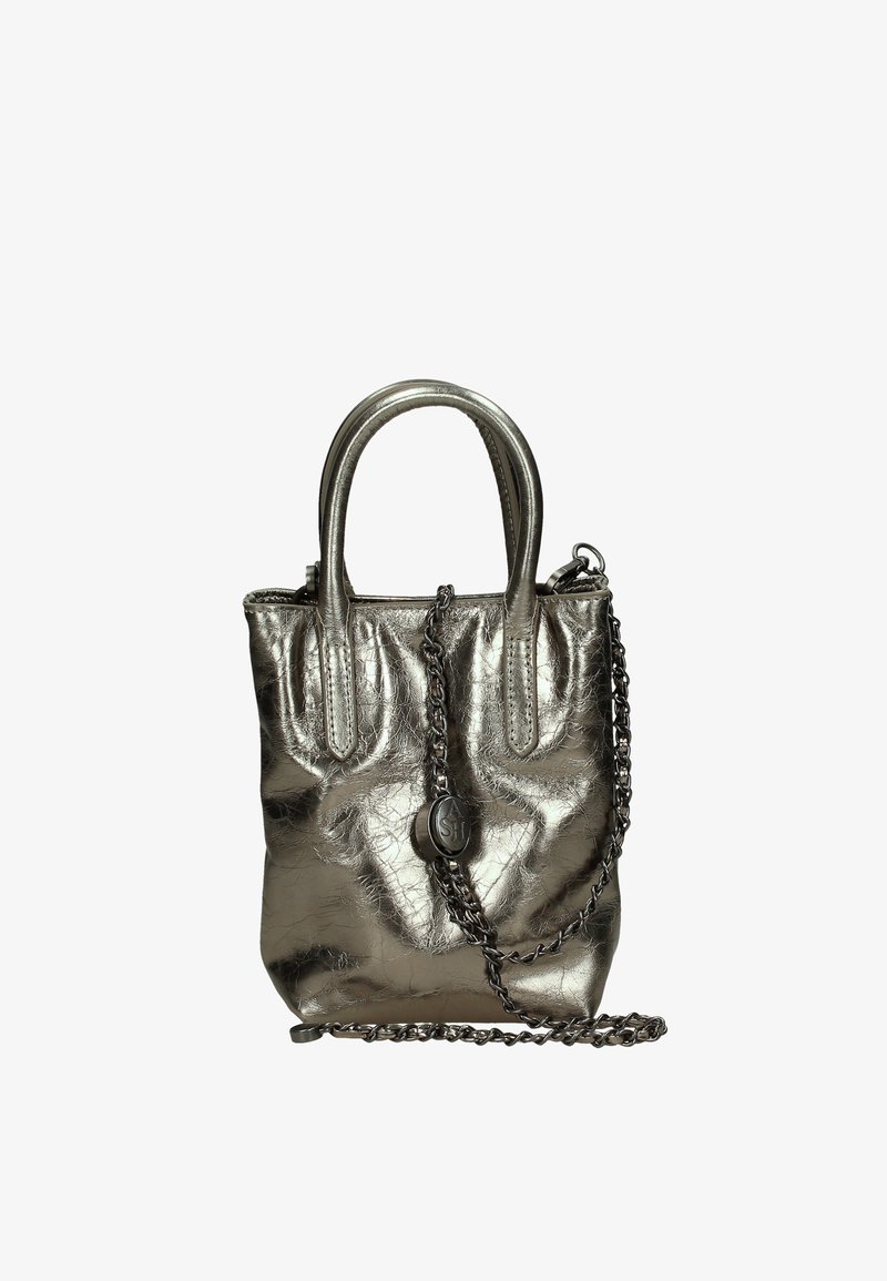 Borsa a mano argento metallico con finitura testurizzata, doppi manici e tracolla a catena. Presenta un logo del marchio rotondo sulla parte anteriore.