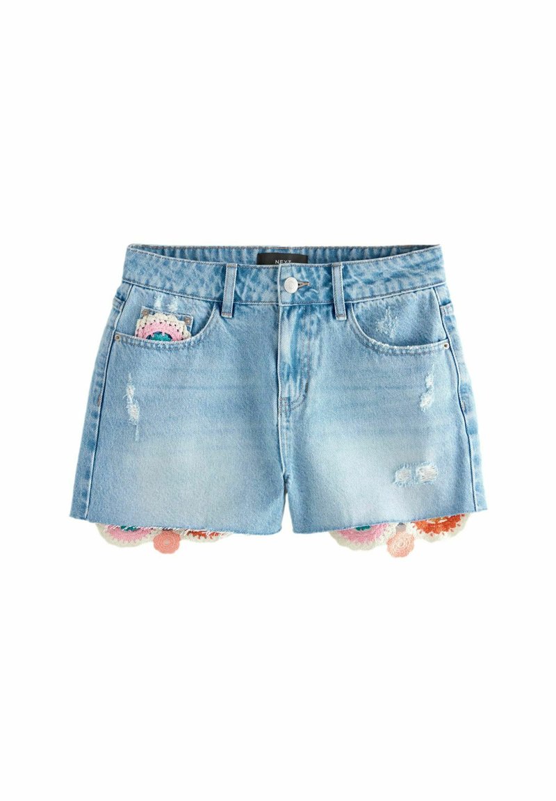 Heledad denimsinised lühikesed püksid helesinisest kangast, mis on kaunistatud kulumise detailidega ja värvilise kudumisega ääres. Traditsiooniline viie tasku disain koos esiknapiga.