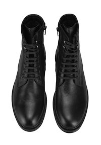 Schwarze Leder-Ankle-Boots mit glatter Oberfläche, versehen mit Schnürung und einem seitlichen Reißverschluss, runder Zehenform und einer strukturierten Gummisohle.