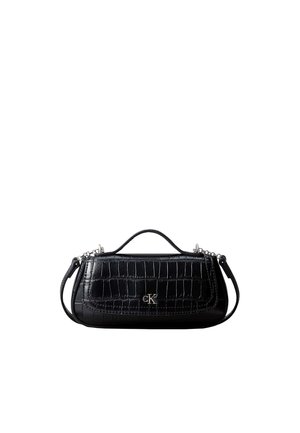 Sac à main noir à effet croco avec poignée supérieure, bandoulière détachable et logo cK argenté sur le rabat avant.