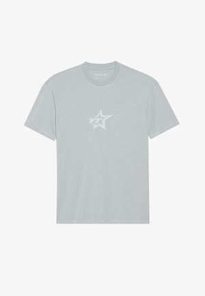 Šviesiai pilkas trumpomis rankovėmis marškinėliai, pagaminti iš minkštos medvilnės, su subtiliu žvaigždės logotipu priekyje. Paprastas dizainas ir laisvas siluetas.