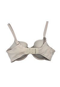 Sujetador beige con copas acolchadas, tirantes ajustables y cierre de gancho en la parte posterior. Tejido suave con un sutil detalle de costura.