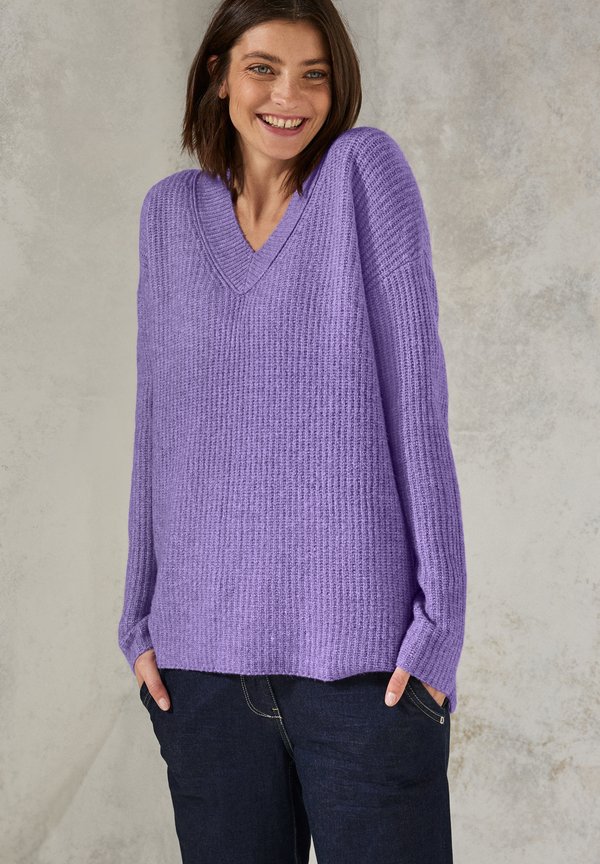 MIT V AUSSCHNITT - Strickpullover - lila