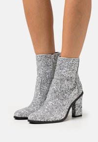 Buffalo Botines - silver-coloured