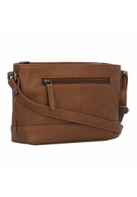 Borsa a tracolla in pelle marrone con tasca con zip, cintura regolabile e texture liscia. Forma rettangolare con sottili accenti di cucitura.