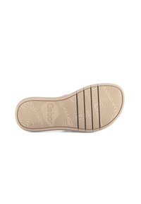 Schoen in lichtroze met een gestructureerde rubberen zool. Voorzien van een houtnerfpatroon en vijf horizontale groeven voor grip. "Gabor" logo zichtbaar.