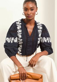 Lipsy 3/4 SLEEVE EMBROIDERED TIE NECK  - REGULAR FIT - Palaidinė - navy blue