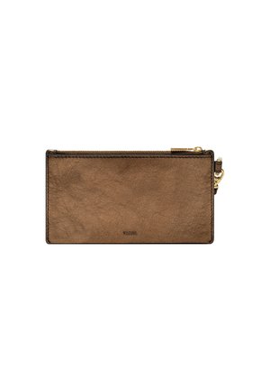 Portefeuille en cuir marron avec une texture lisse, de forme rectangulaire, avec un branding subtil et des accents en métal doré.