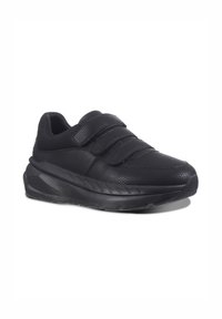 Svarta sneakers med en texturerad läderöverdel, kardborreband, vadderad sula och en strömlinjeformad silhuett.