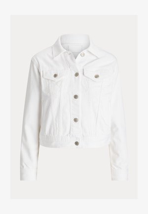Biała kurtka dżinsowa w skróconym fasonie, z metalowymi guzikami, dwoma kieszeniami na piersiach i klasycznym kołnierzykiem. Gładka faktura i dopasowany krój.