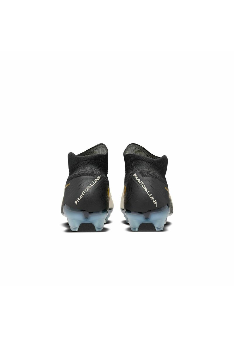 Schwarze Fußballschuhe mit strukturiertem Finish, ausgestattet mit einem hohen Kragen und einer durchscheinenden blauen Laufsohle. "Phantom Luna"-Logo an der Ferse.