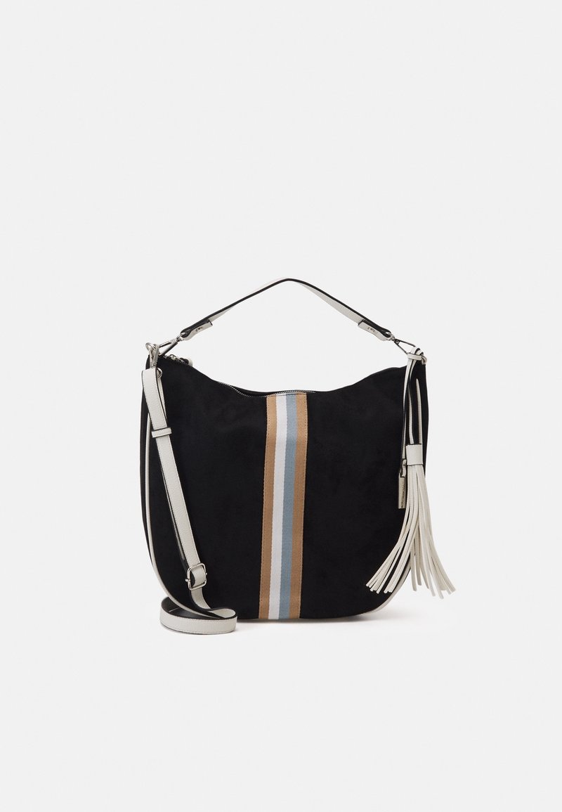 Sac à épaule noir avec des rayures verticales beiges, bleues et blanches, une sangle blanche réglable et un détail de pompon blanc sur un fond uni.