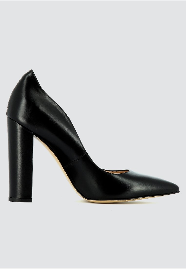 Escarpins Talons Hauts Evita - Pointure 36, Noir-crème, Talon 7,5 Cm, Occasion Très Bon état