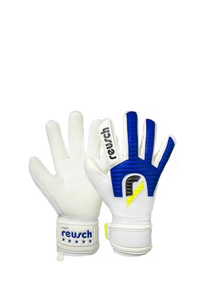 Coppia di guanti da portiere bianchi con dettagli blu, neri e gialli e cinturini da polso con marchio "reusch" su sfondo bianco.
