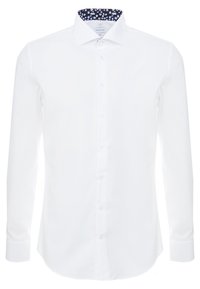 Witte blouse met lange mouwen, voorzien van een klassieke kraag en knopenrij. De binnenkant van de kraag heeft een marineblauw bloemenpatroon. Glad stoffen textuur.