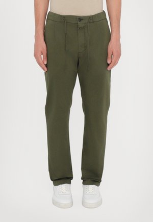 CLOSED VIGO TAPERED - Pantaloni - forest green