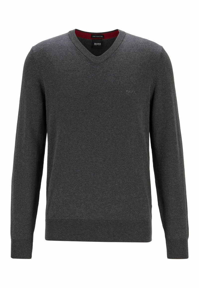 Grauer V-Ausschnitt-Pullover aus weichem Strickstoff. Mit langen Ärmeln, gerippten Bündchen und Saum sowie dezentem Branding auf der Brust.