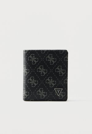 Sort bi-fold pung med gråt sammenflettet G og S mønster og et lille trekantet Guess-logo i nederste højre hjørne.