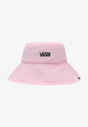 Jasnoróżowy kapelusz typu bucket z szerokim, pikowanym rondem i czarnym logo "Vans" wyhaftowanym na środku przodu.