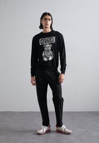 MOSCHINO UOMO - Tenisky - bianco/rosso