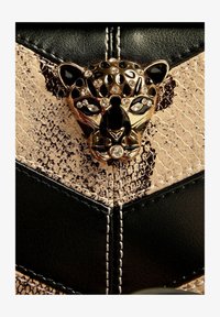 Geselecteerd, snake print