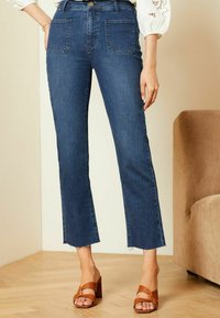 Love & Roses CROP - Bootcut piegriezuma džinsi - mid wash blue
