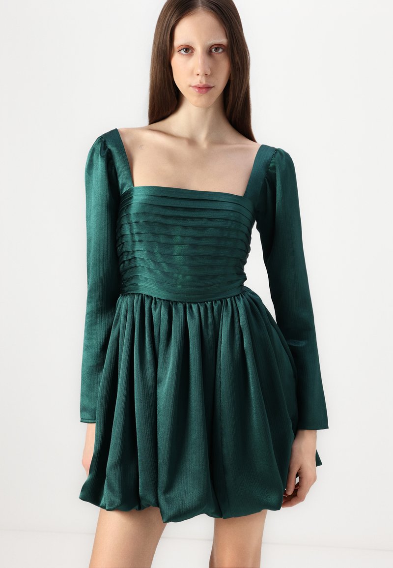 Abercrombie & Fitch The A&F Emerson Bubble Hem Satin Mini Dress - Cocktail dress / Party dress - green - Zalando.ie Abercrombie & Fitch The A&F Emerson Bubble Hem Satin Mini Dress - Cocktail dress / Party dress - green - Zalando.ie
